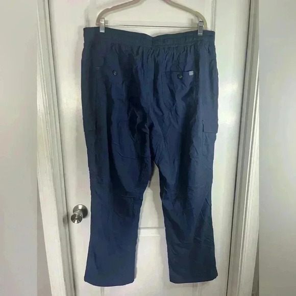 L.L. Bean Women’s Navy Water Repellant Midrise Straight Leg Comfort Trail Pants - Picture 5 of 8